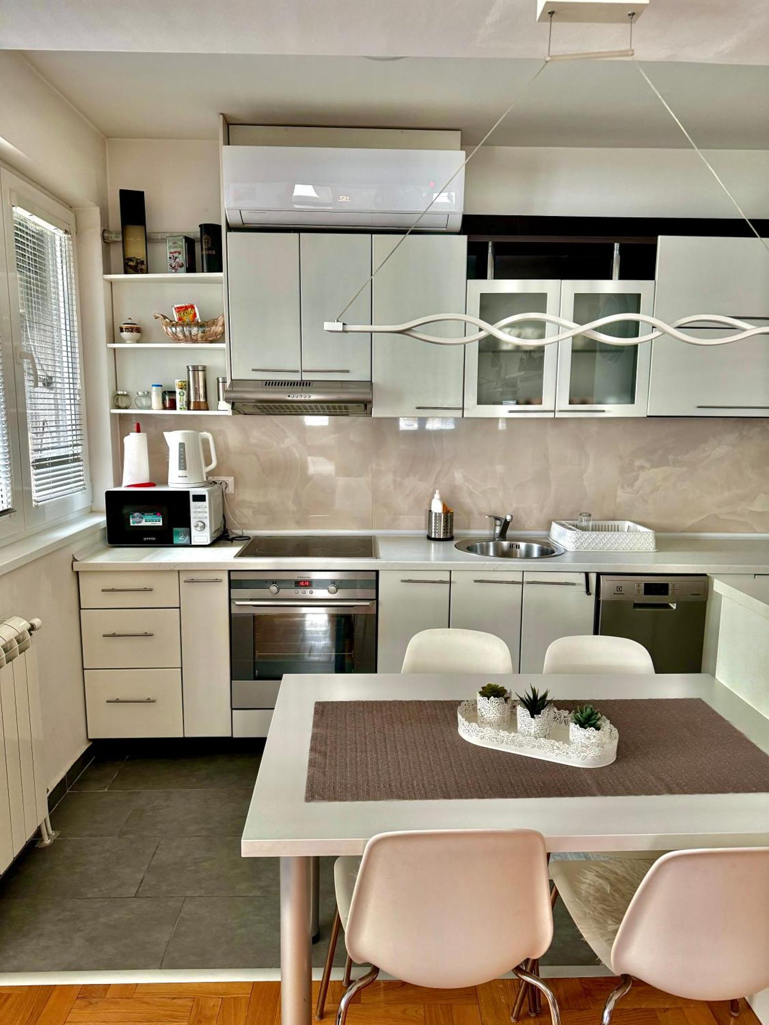Modern & Cozy Apartman *